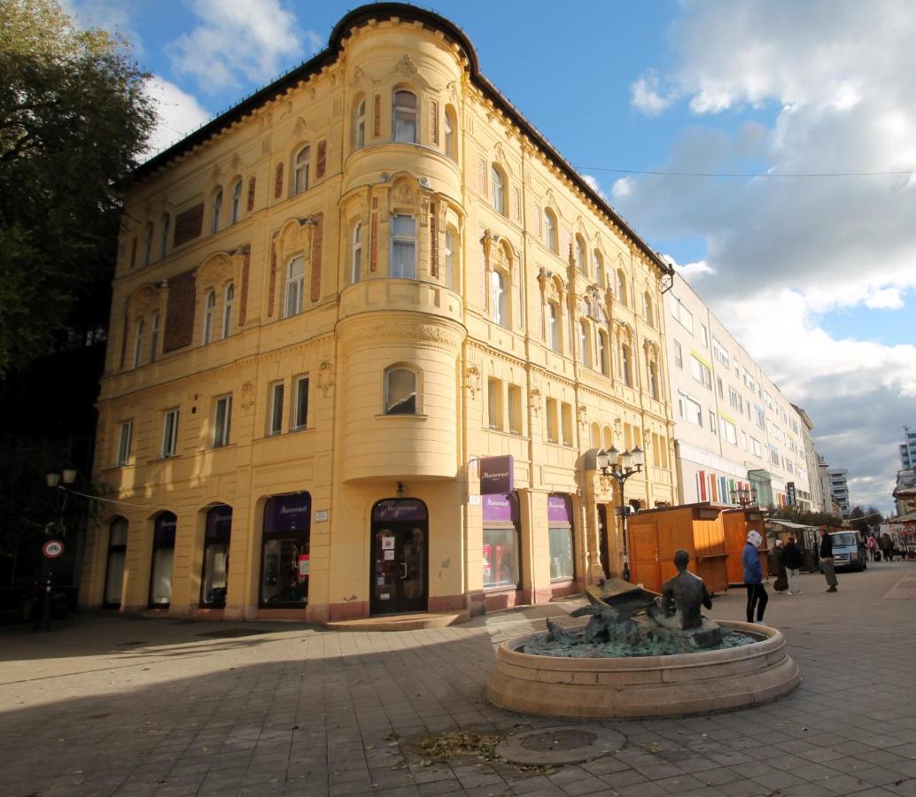 Modern Studio A Belvaros Koezepen Parkoloval- Kata Studioapartman ジュール エクステリア 写真